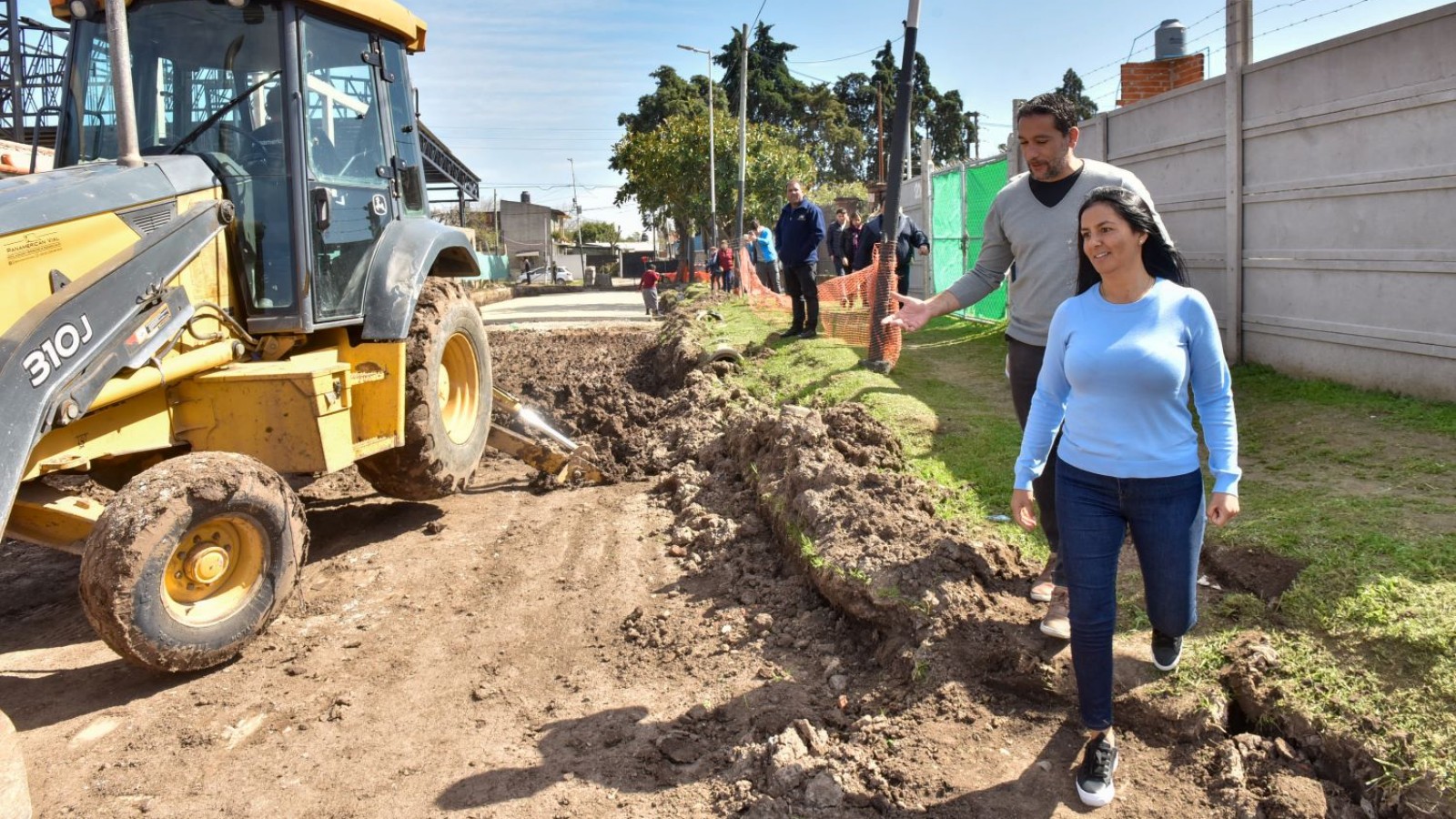 Noe Correa visitó el Polideportivo de Ing. Adolfo Sourdeaux y sus pavimentos cercanos